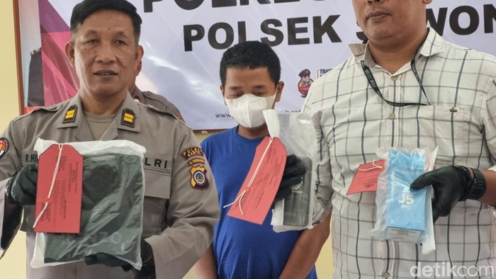 Pelaku pencurian HP di Panggungharjo, Sewon, Bantul yang ditangkap warga, dihadirkan di Polsek Sewon, Kamis (28/8/2025).