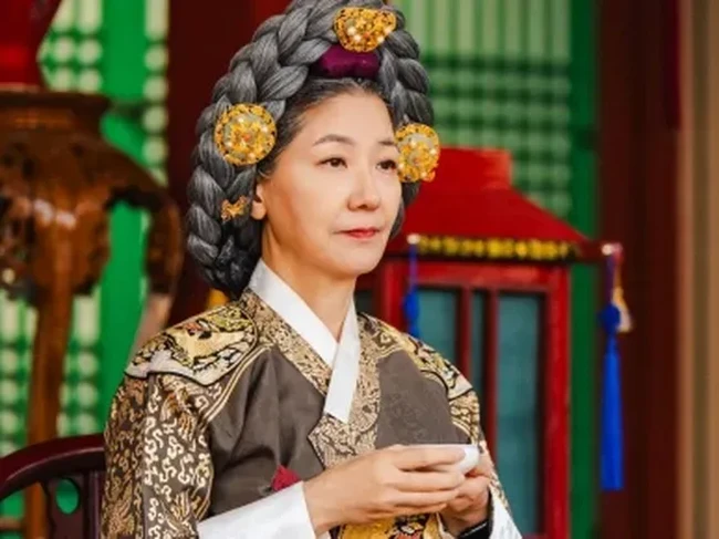 Pemain Drama Korea Bon Appetit Your Majesty