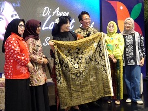 Anne Avantie Berbagi Tips Sukses di Exhibition Stage Kebumen Fest