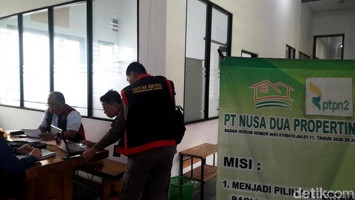 Tim Penyidik Kejati Sumut menggeledah Kantor PT Nusa Dua Propertindo di Kecamatan Tanjung Morawa, Kabupaten Deli Serdang