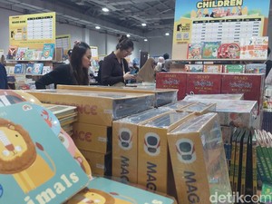 Aisha dan Stella, Kisah Perburuan Harta Karun di Lautan Buku