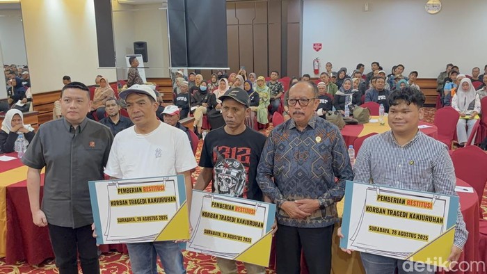 Penyerahan restitusi pada korban tragedi Kanjuruhan