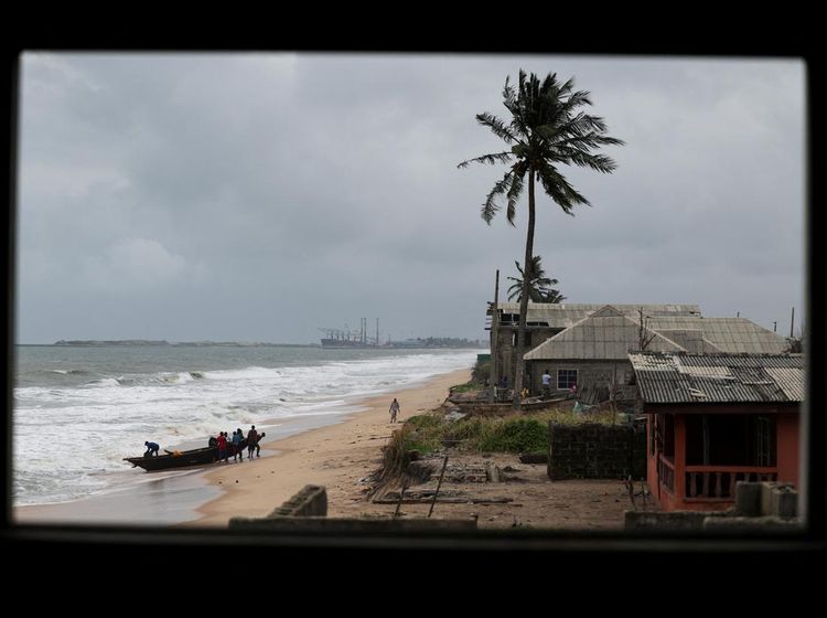 Pesisir Nigeria Terkikis Gelombang, Warga Kehilangan Rumah dan Tanah Leluhur