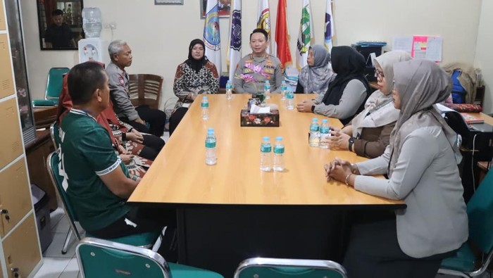 Polisi Sambangi SMK di Tangsel
