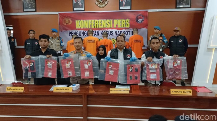 Polres Maros saat menggelar konferensi pers pengungkapan kasus narkoba.