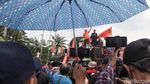 Potret Ribuan Buruh Demo Tuntut Gaji Naik 10% di Depan DPR