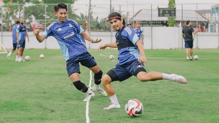 PSM Makassar menggelar latihan di Stadion Kalegowa jelang melawan Persebaya Surabaya dalam laga Super League 2025/2026.