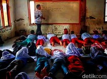 Musala Jadi Saksi Pelajar SD Cipaku Belajar dalam Keterbatasan