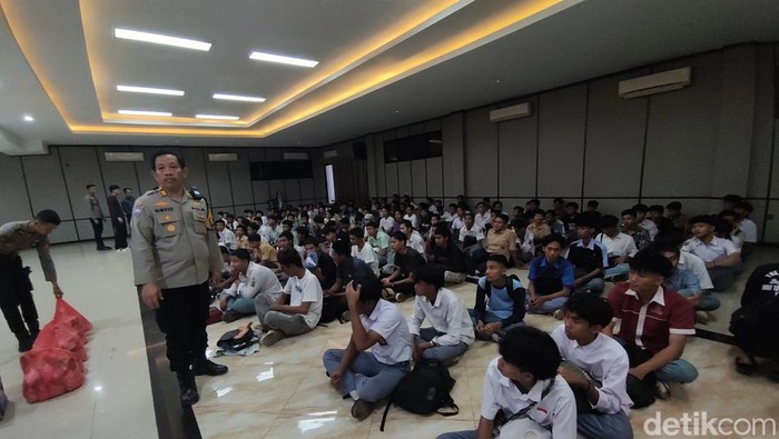 Ratusan pelajar hendak demo diamankan Polres Bogor