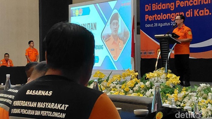 Ratusan warga Garut dilatih cara pertolongan dan penyelamatan oleh Basarnas.