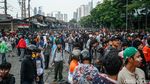 Ricuh di Pejompongan, Aksi Lempar Batu Dibalas Gas Air Mata