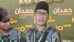 Ruben Onsu Bawa Bawang Goreng di Umrah Perdana