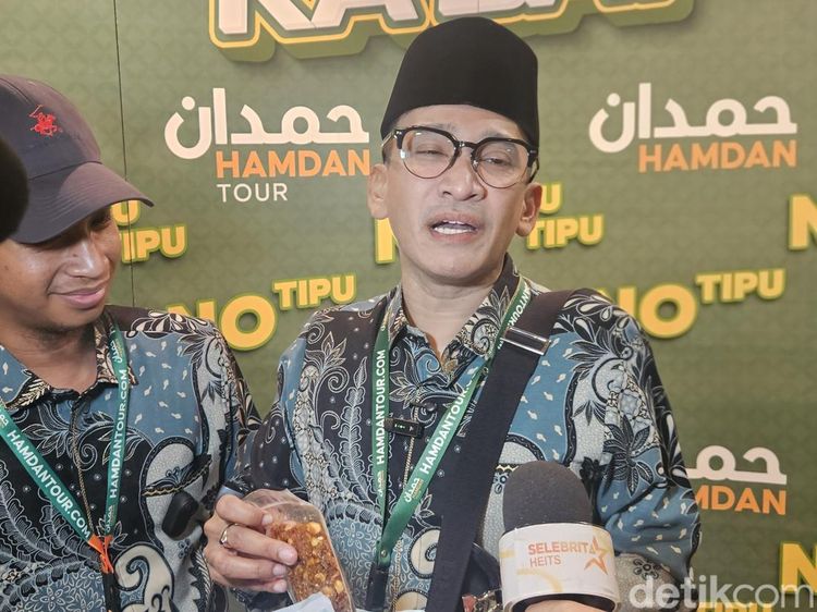 Ruben Onsu Bawa Bawang Goreng di Umrah Perdana