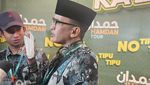 Ruben Onsu Bawa Bawang Goreng di Umrah Perdana