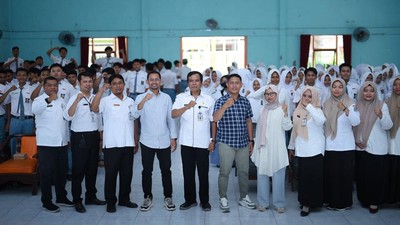 Potret Siswa-siswi SMAN 2 Pamekasan Peringati HUT ke-80 RI dengan Seminar