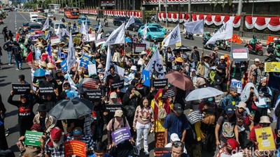 Sempat Blokade Jalan, Massa Iklim Lanjut Gelar Aksi di Monas