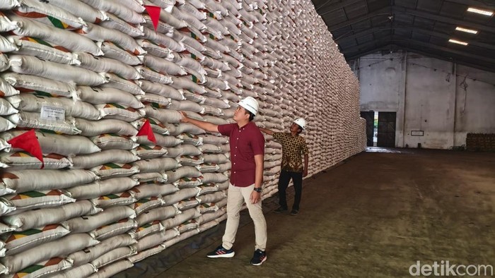 Stok gula menumpuk di Pabrik Gula (PG) Kremboong