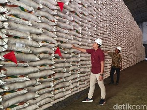 Stok Gula Menumpuk di PG Kremboong, Petani Tebu Terancam Seret Modal
