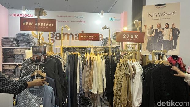 Suasana bazar hijab dan modest wear GlamLocal di Summarecon Mall Bandung, mulai dari 27-31 Agustus 2025. Ada lebih dari 90 brand yang ikut serta memberikan promo menarik hingga 90%.