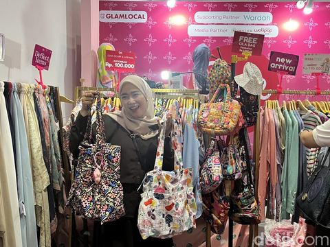 Suasana bazar hijab dan modest wear GlamLocal di Summarecon Mall Bandung, mulai dari 27-31 Agustus 2025. Ada lebih dari 90 brand yang ikut serta memberikan promo menarik hingga 90%.