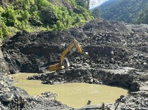 Sungai Wariori Rusak Parah akibat Tambang Emas Ilegal