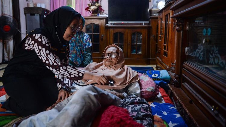 Tak Perlu Repot, Layanan Kesehatan Lansia Kini Datang ke Rumah