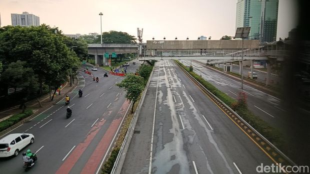 Tol Dalkot kosong melompong di saat jam pulang kerja, Kamis (28/8/2025) pukul 16.08 WIB.