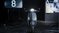 Aksen logam pada bagian depan, bingkai lampu. Foto: Dok. Piaggio
