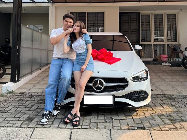 Victor Agustino Dapat Kado Ultah Mobil Mercy dari Istri