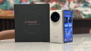 Vivo X Fold5 bukan hanya membawa desain lipat dan super tipis, tetapi juga kekuatan dan daya tahan besar yang menjadi standar baru di kategori foldable premium. Foto: Adi Fida Rahman/detikINET