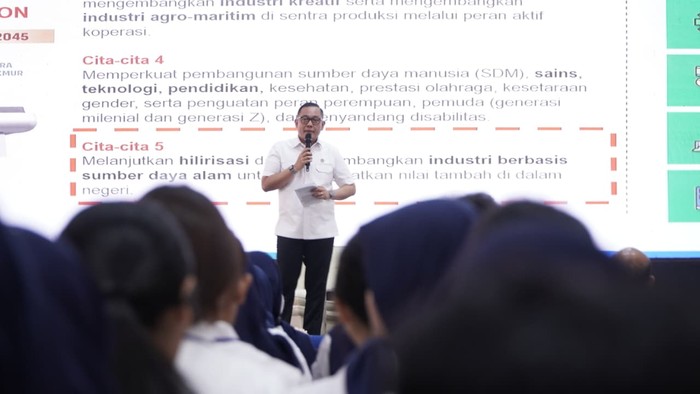 Wakil Menteri Investasi dan Hilirisasi/Wakil Kepala BKPM Todotua Pasaribu dalam kegiatan Pengenalan Kehidupan Kampus Bagi Mahasiswa Baru (PKKMB) Universitas Trisakti di Jakarta beberapa waktu lalu.