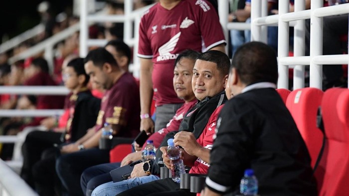 Wali Kota Makassar Munafri Appi Arifuddin saat hadir di Stadion Gelora BJ Habibie, Parepare dalam memberi dukungan ke PSM Makassar.