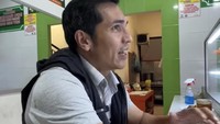 Di sela-sela kesibukannya, Adrian Maulana punya tempat makan favorit untuk melipir. Bukan restoran melainkan warteg sederhana yang menawarkan banyak lauk untuk dinikmati. Foto: Instagram/@adrianmaulana