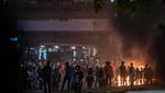 Gas Air Mata dan Mobil Terbakar Warnai Aksi Demo di Depan Mako Brimob Kwitang