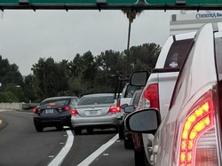 Aksi Egois Orang-orang yang Bikin Geleng-geleng Kepala, Nyebelin Deh