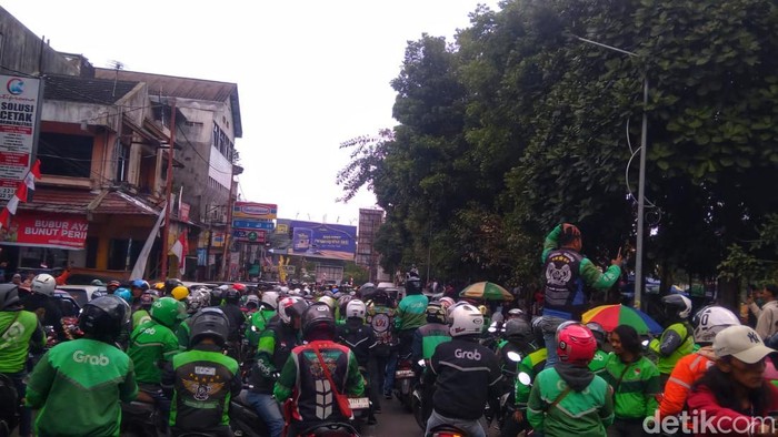 Aksi ojol di Sukabumi.