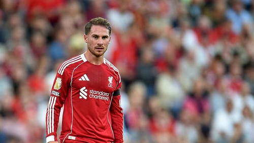 Soccer Football - Premier League - Liverpool v AFC Bournemouth - Anfield, Liverpool, Britain - August 15, 2025 Liverpools Alexis Mac Allister looks on REUTERS/Peter Powell EDITORIAL USE ONLY. NO USE WITH UNAUTHORIZED AUDIO, VIDEO, DATA, FIXTURE LISTS, CLUB/LEAGUE LOGOS OR LIVE SERVICES. ONLINE IN-MATCH USE LIMITED TO 120 IMAGES, NO VIDEO EMULATION. NO USE IN BETTING, GAMES OR SINGLE CLUB/LEAGUE/PLAYER PUBLICATIONS. PLEASE CONTACT YOUR ACCOUNT REPRESENTATIVE FOR FURTHER DETAILS..