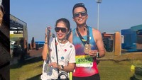 Lihat Andhika Pratama race lari pertama bikin Ussy Sulistiawaty bangga. Good job Pupuw. Agak ga nyangka sih virgin race 10k nyaa, tulisnya di Instagram dilihat Jumat (29/8/2025). (Foto: dok Instagram ussypratama)