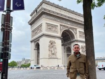 Aneka Gaya Ahmad Sahroni di Luar Negeri dari Paris sampai Tokyo