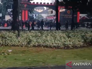 Massa Masih Bertahan di Mako Brimob Kwitang Pagi Ini