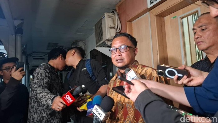 Anggota Kompolnas, M Choirul Anam, mengatakan pihaknya akan mengawal kasus driver ojol tewas terlindas mobil taktis Brimob secara transparan. (Taufiq S/detikcom)