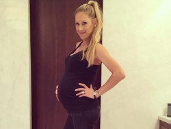 Mantan Ratu Tenis Anna Kournikova Hamil Anak ke-4 di Usia 44 Tahun