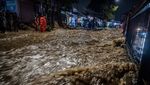 Banjir Dadakan, Luapan Kali Baru Tutup Jalur Utama Bogor-Jakarta