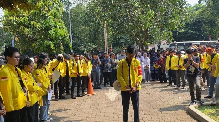 BEM UI heningkan cipta untuk Affan Kurniawan (Devi/detikcom)