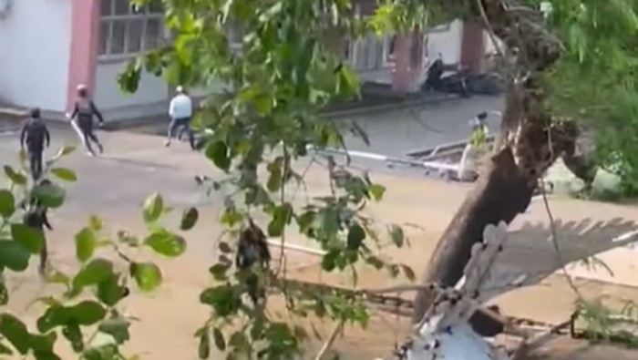 Bentrok mahasiswa 2 fakultas di UIN Alauddin Makassar.