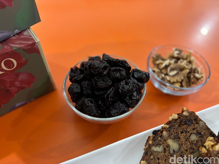Manis Legit! Bolu Pisang dengan Prune Bisa Dicicipi di Sini