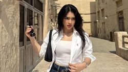 Pesona Davina Karamoy Bersorban di Tengah Gurun Dubai Pesona Davina Karamoy Bersorban di Tengah Gurun Dubai