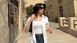 Pesona Davina Karamoy Bersorban di Tengah Gurun Dubai Pesona Davina Karamoy Bersorban di Tengah Gurun Dubai