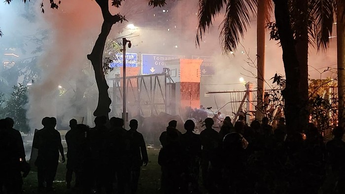 Demo di DPR RI masih panas malam ini, Jumat (29/8/2025)