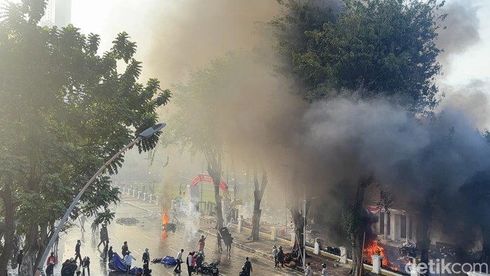 Demo di Grahadi Surabaya